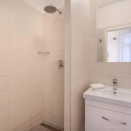 Klauzal Garden Apartments-studio K22