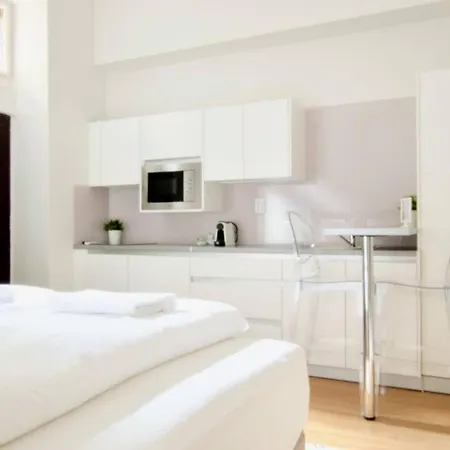 Klauzal Garden Apartments-studio K22